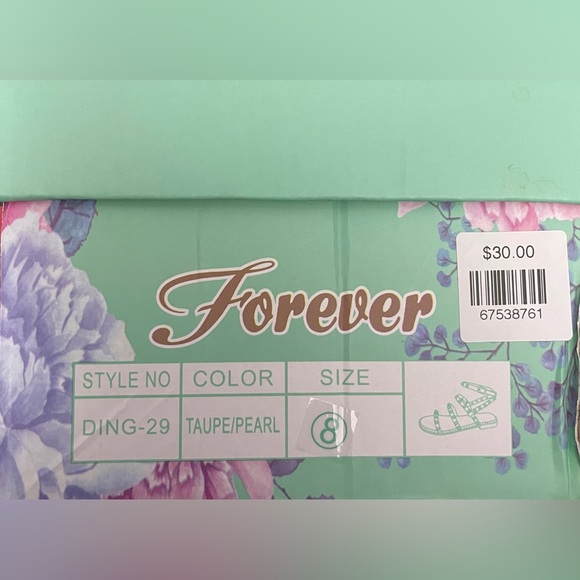 NWT “Forever” Pearl Studded Gladiator Sandals SIZE 8 - Picture 3 of 6